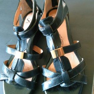 Sofft leather T-Strap ankle sandals